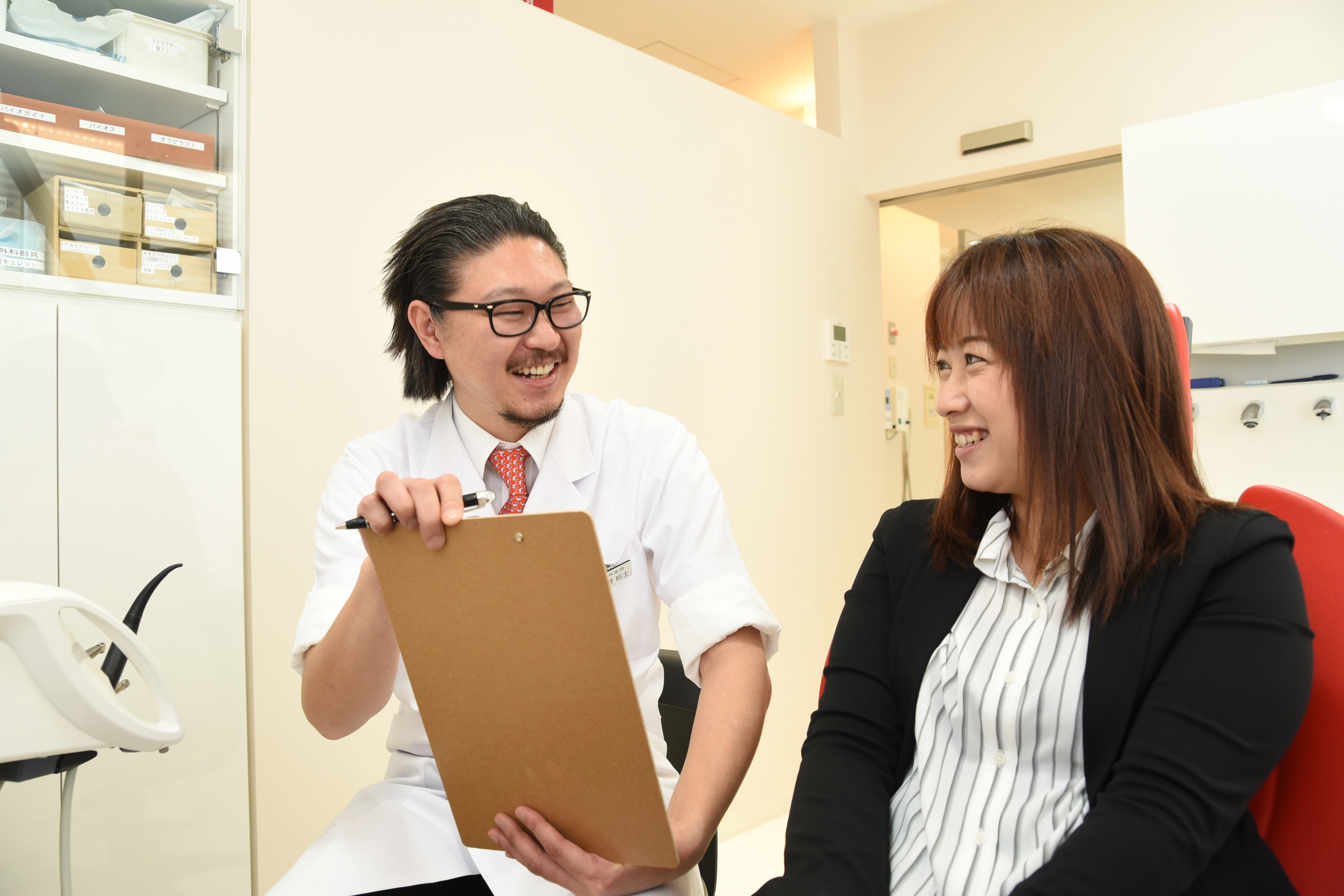 カウンセリングルームで話している様子