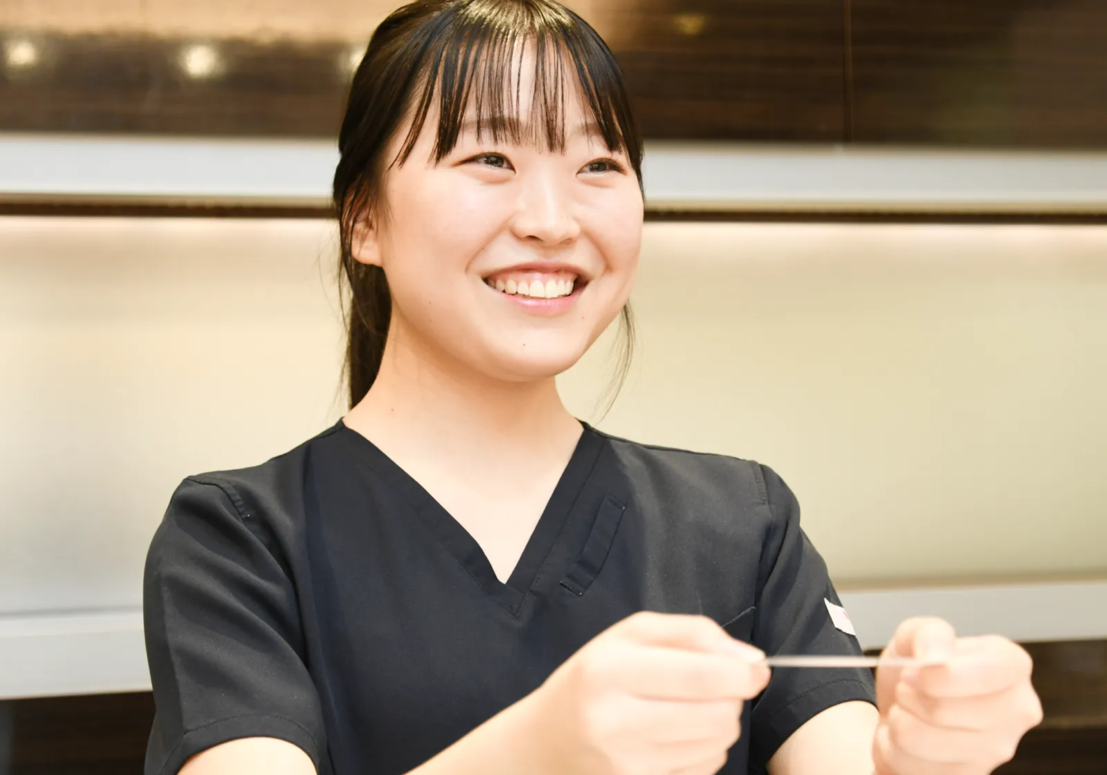 受付で対応するスタッフ